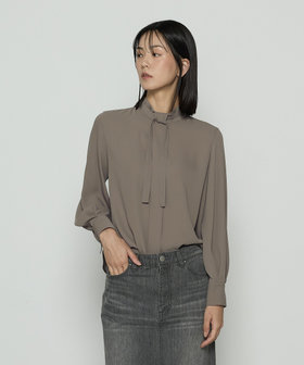 マットサテン タイ付 ハイネックブラウス（01-04BM01-205）｜K.T