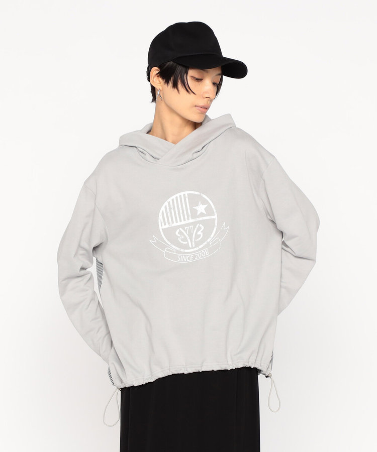 エンブレムプリント フーディープルオーバー