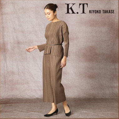 プリーツが上品な保温効果のある起毛ジャージーセットアップ