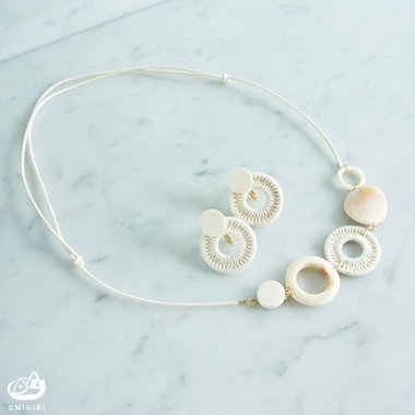 《お気に入りを見つけて》アクセサリーで女性らしさをプラス＊