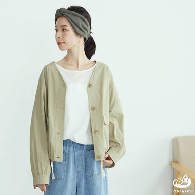 シャツブルゾンをさらりと羽織って