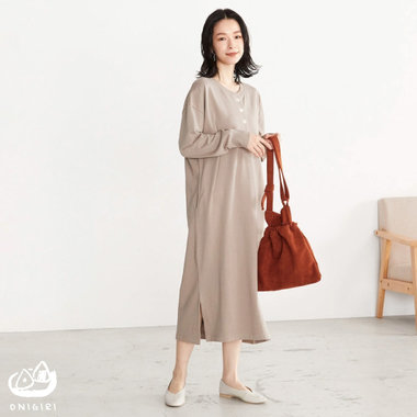 カジュアルコーデの王道アイテム！スウェットで作る大人可愛い着こなしアイテム