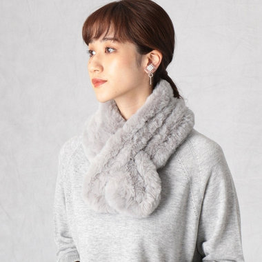 首元が寒くなる季節。顔周りを華やかにする上品マフラー＆ストール♪