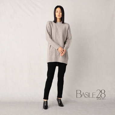 ケーブル柄 ニットプルオーバー