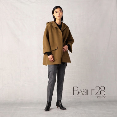 贅沢に包まれるコート