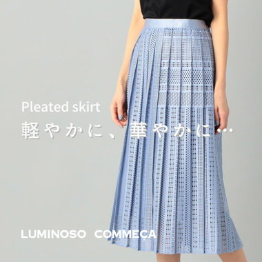軽やかに、華やかに、プリーツスカート