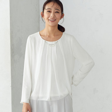 チャーム付きブラウス